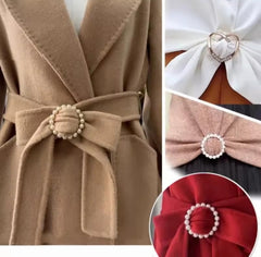 This product is a versatile pearl-inlaid metal brooch ring designed to be used as a scarf clip, a t-shirt hem fastener, or a waist adjustment buckle for clothing.