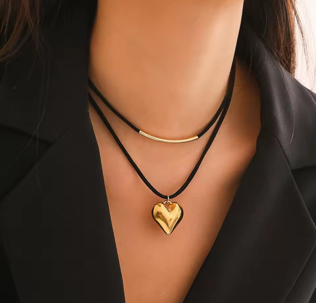 Handcess Punk Heart Necklace with a black velvet choker.