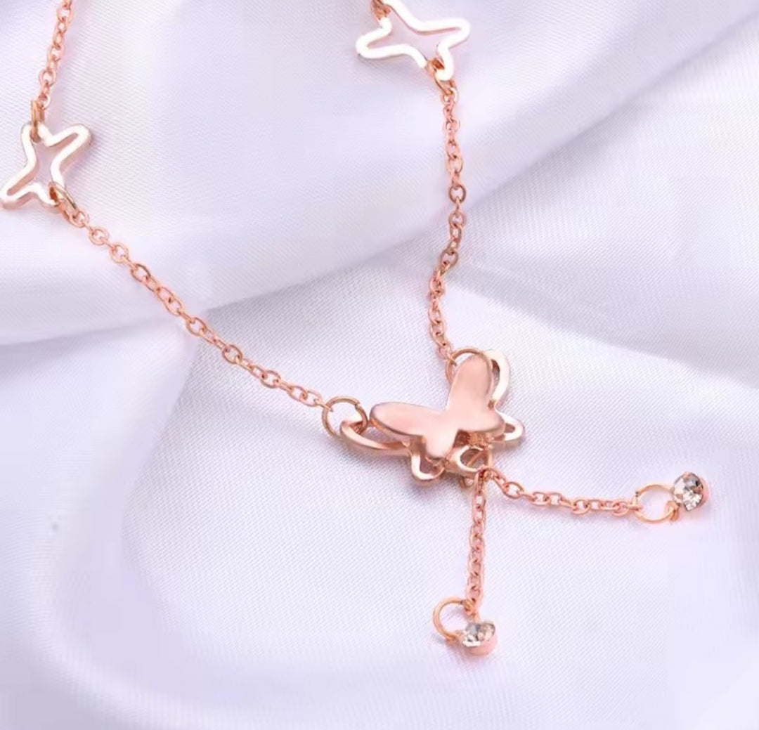 gold butterfly anklet is a fashionable accessory often made from zinc alloy or plated materials.
